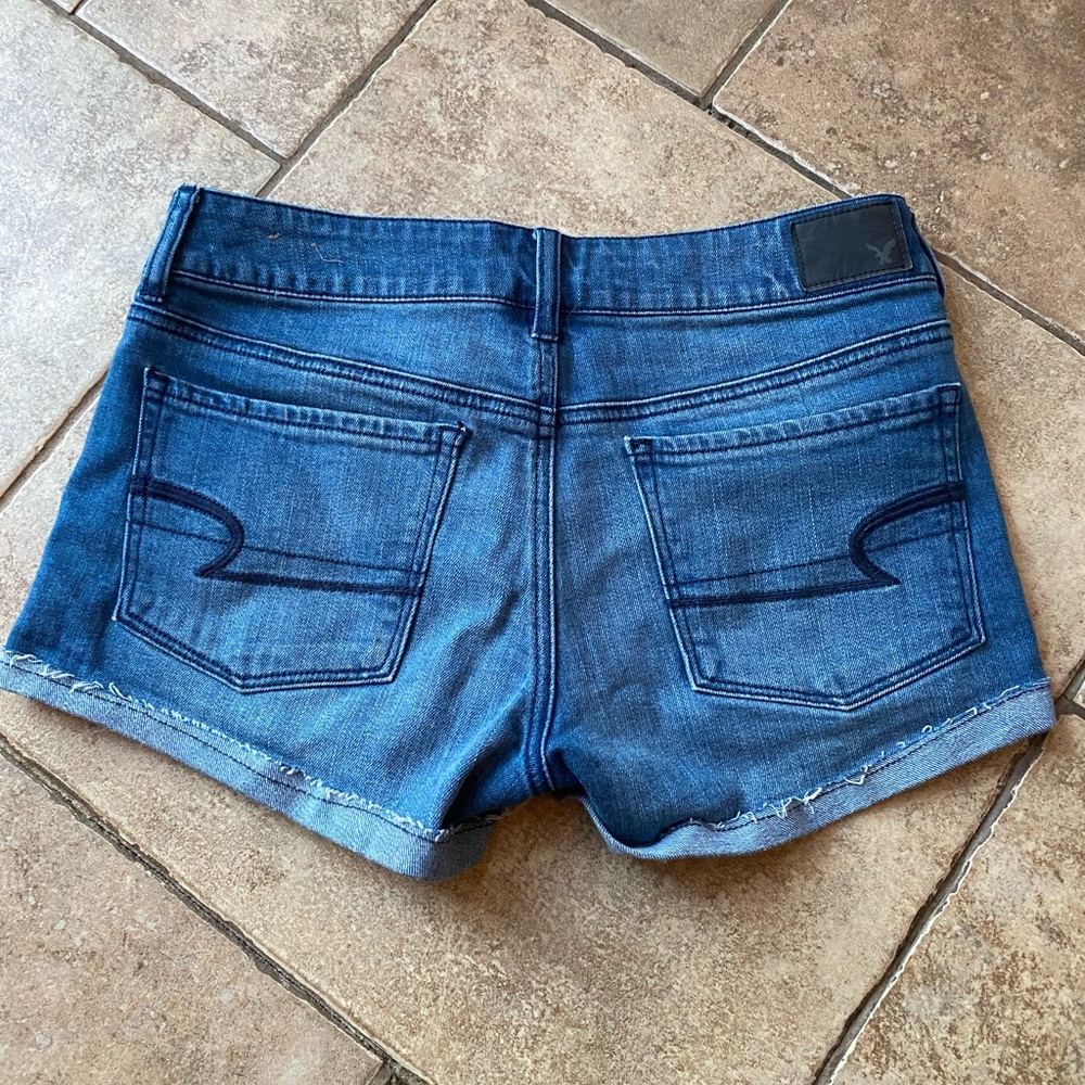 american eagle stretch shortie cut-off low rise jean shorts size 6 - Picture 2 of 4